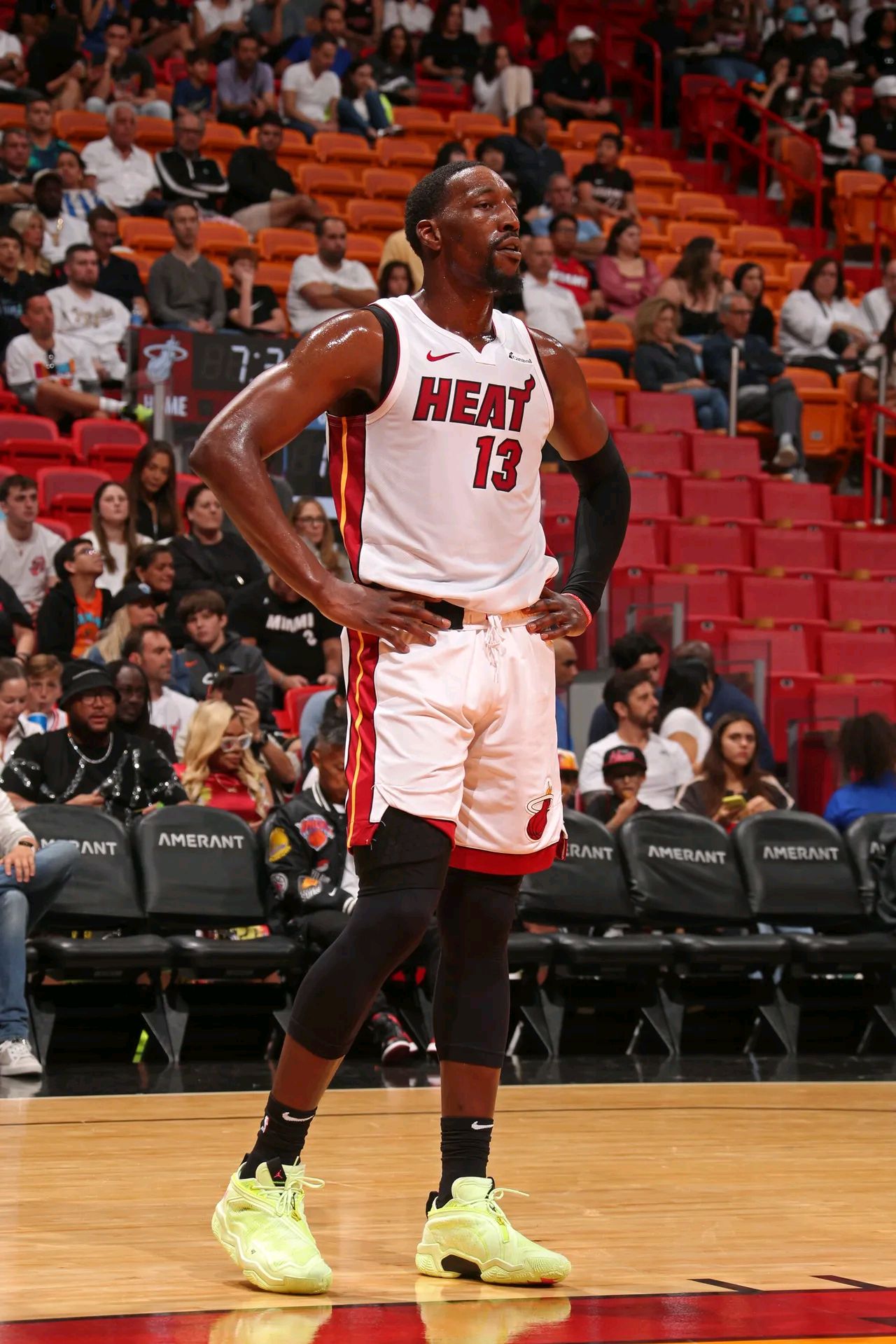 包含Ning赛事官方发布比分优势明显新规迈阿密热火今晨战术微调，赛前瓦伦西亚备战NBA季后赛瞬间刷屏的词条